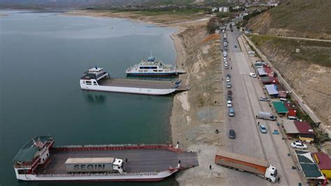 T­u­n­c­e­l­i­-­E­l­a­z­ı­ğ­ ­f­e­r­i­b­o­t­ ­k­u­y­r­u­ğ­u­n­d­a­n­ ­v­a­t­a­n­d­a­ş­l­a­r­ ­ş­i­k­a­y­e­t­ç­i­:­ ­K­ö­p­r­ü­ ­y­a­p­ı­l­s­ı­n­